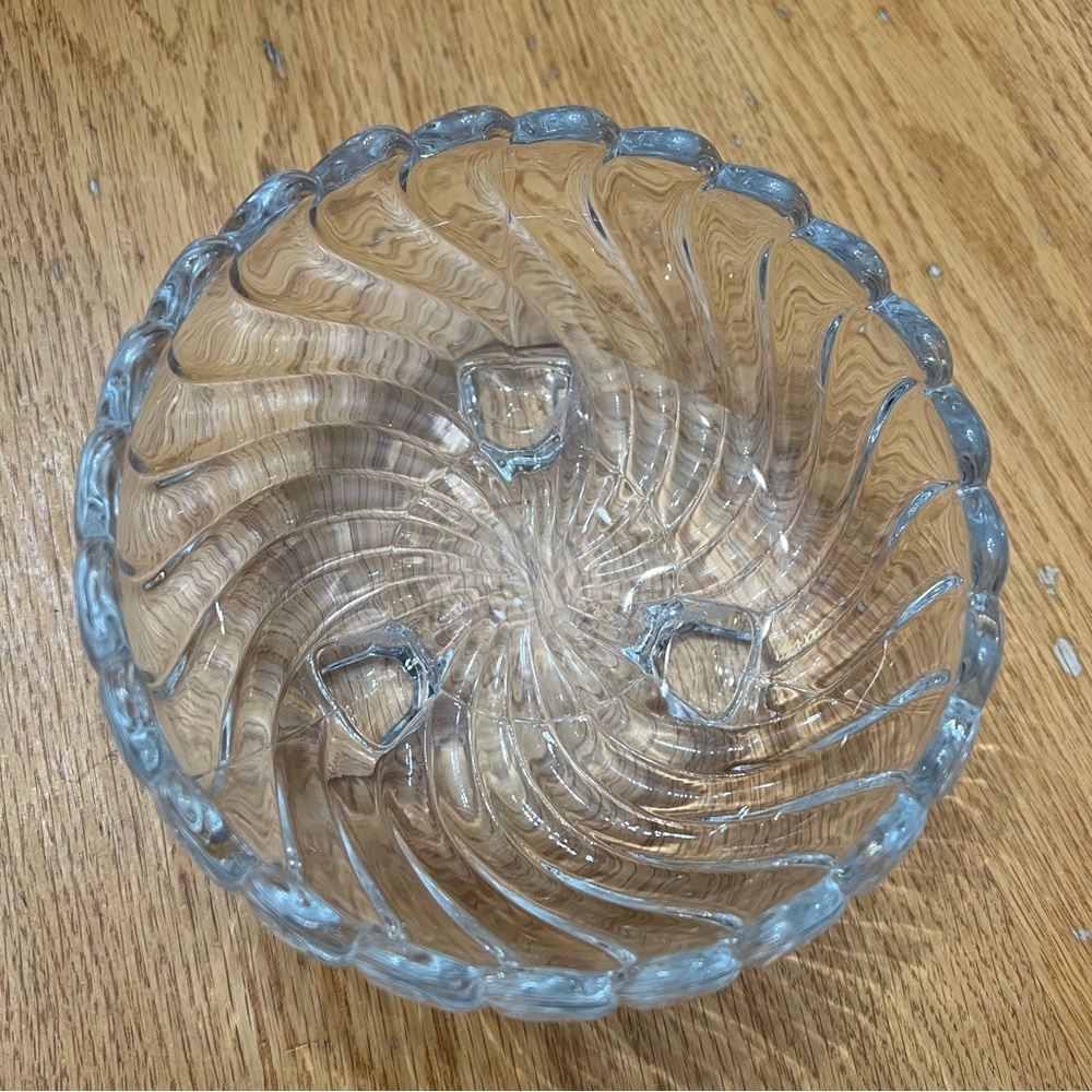Vintage Fostoria Colony swirl pattern 3 footed glass bowl